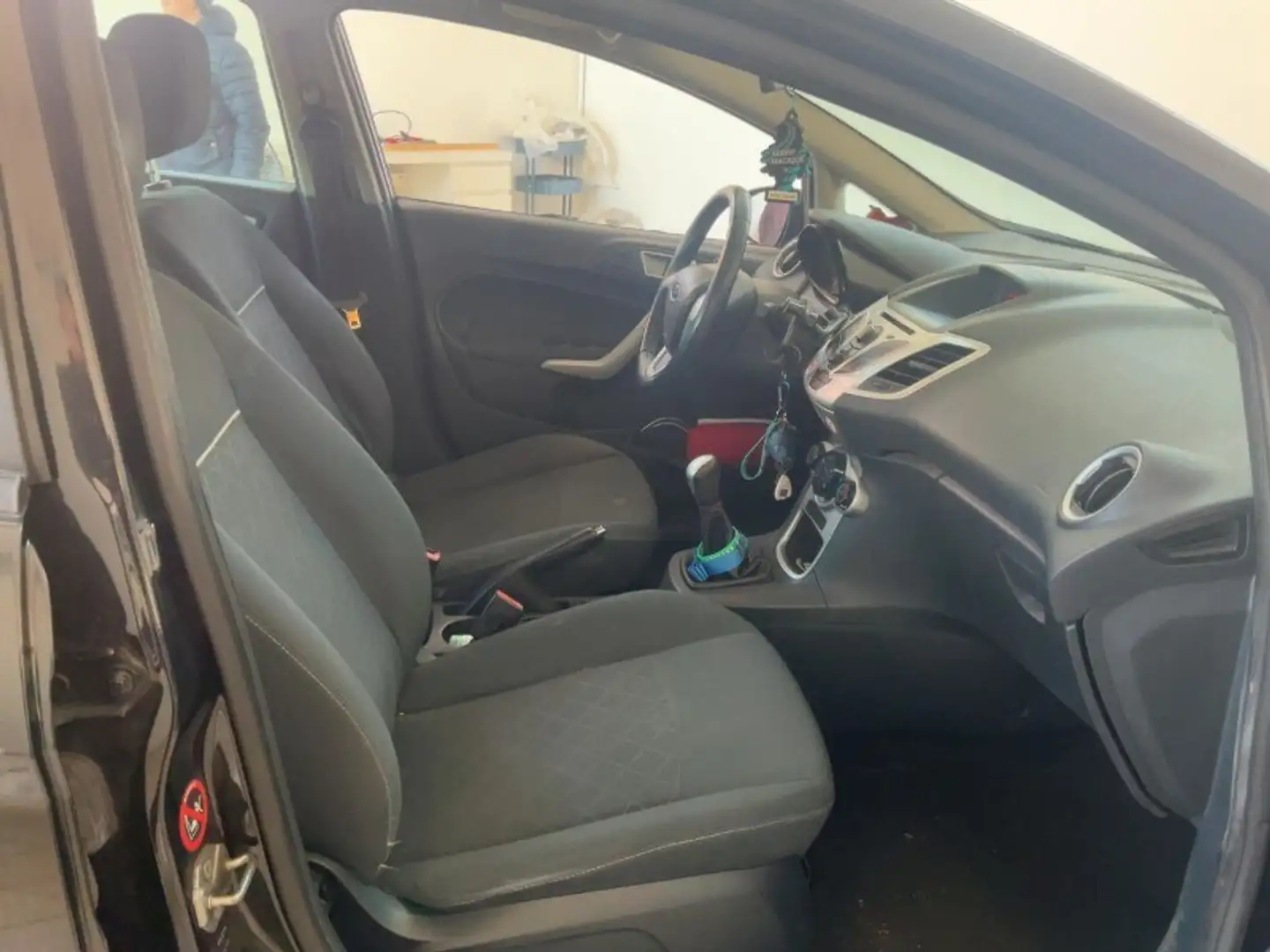 Ford Fiesta Fiesta Ikon 1.4 TDCi 70CV 5p. Business Schwarz - 2