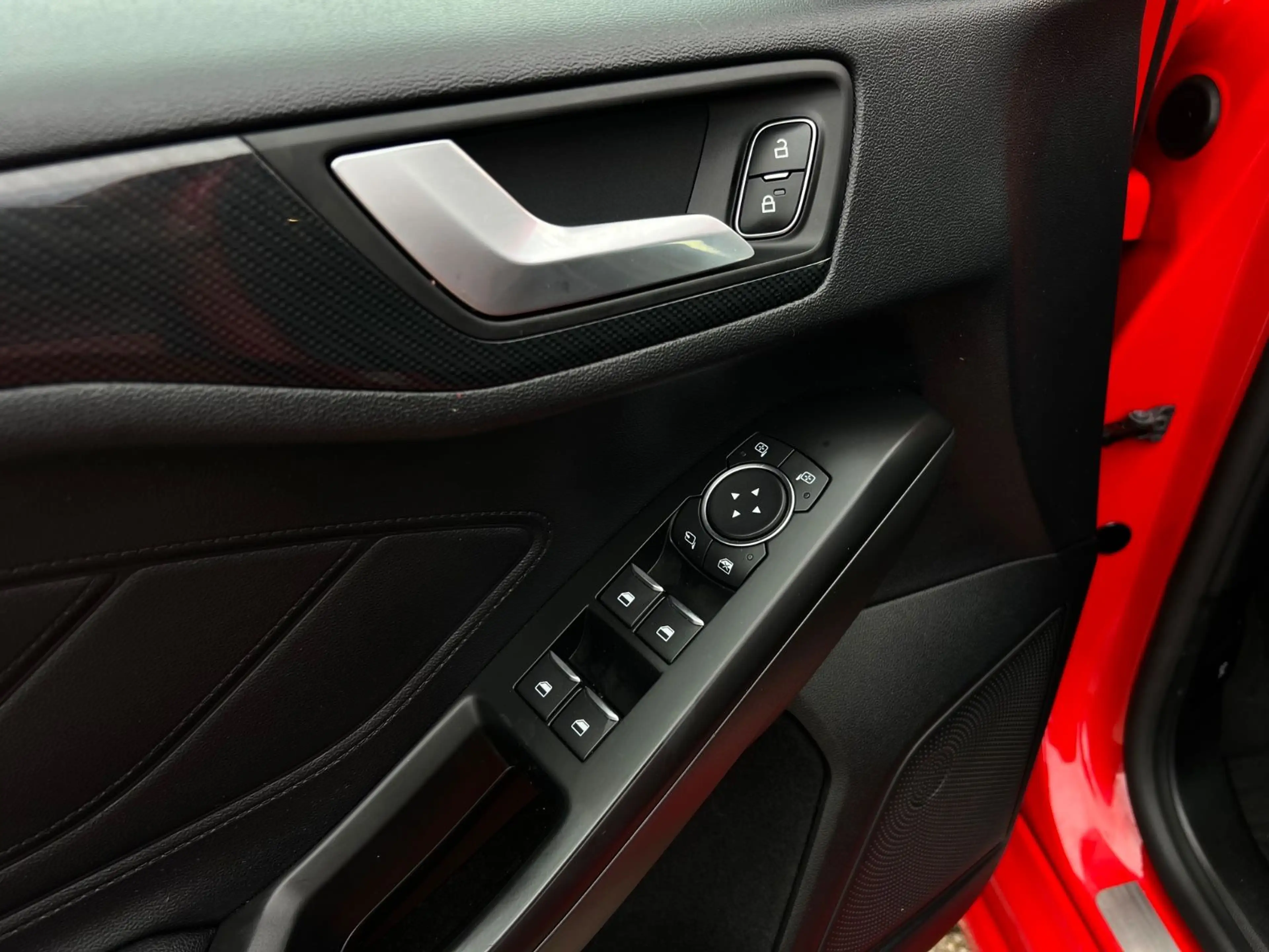 Ford Focus Lim. ST RECARO*NAVI*CAM*SPURH*STZH*LHZ — photo 13