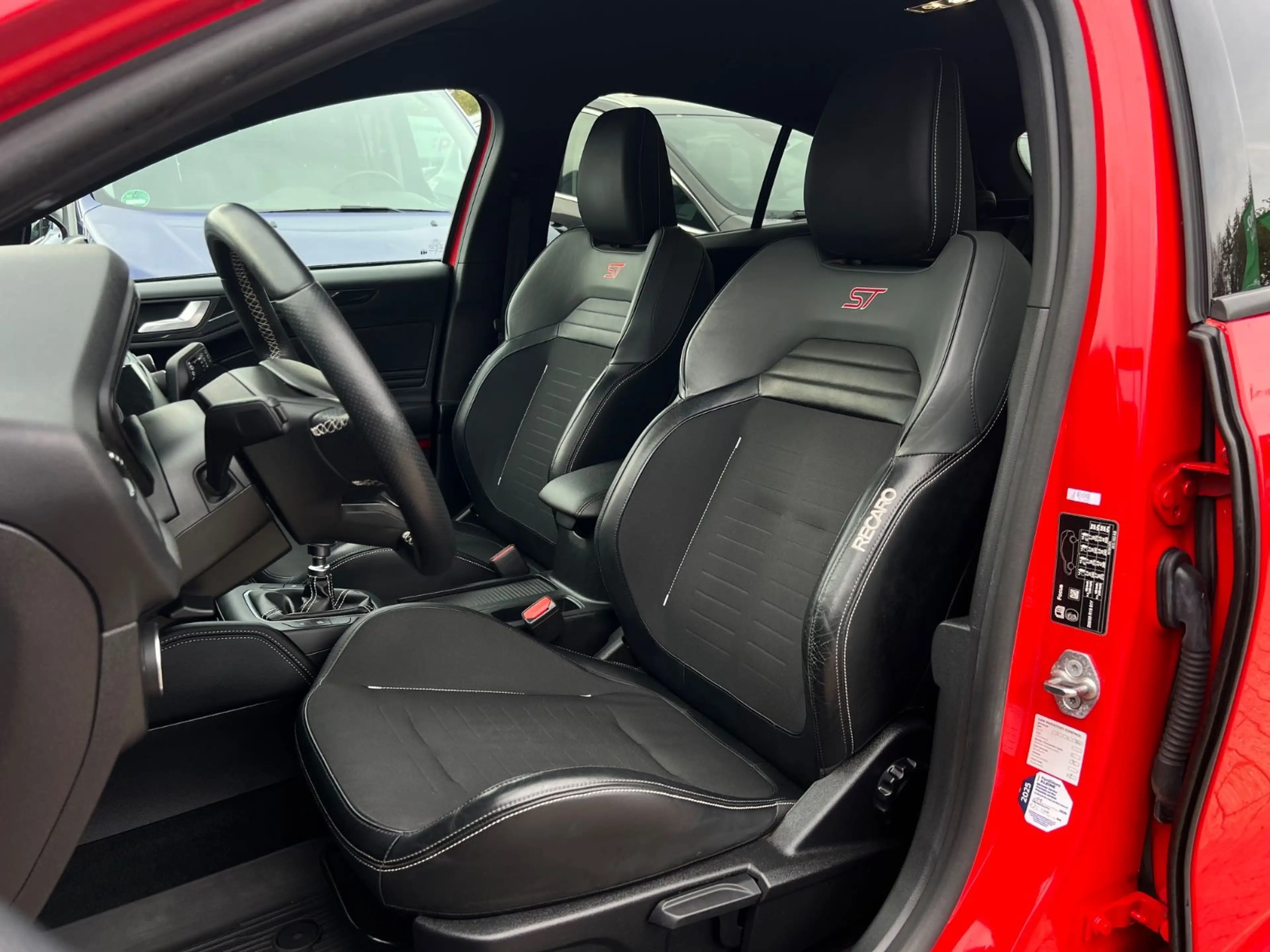 Ford Focus Lim. ST RECARO*NAVI*CAM*SPURH*STZH*LHZ — photo 6