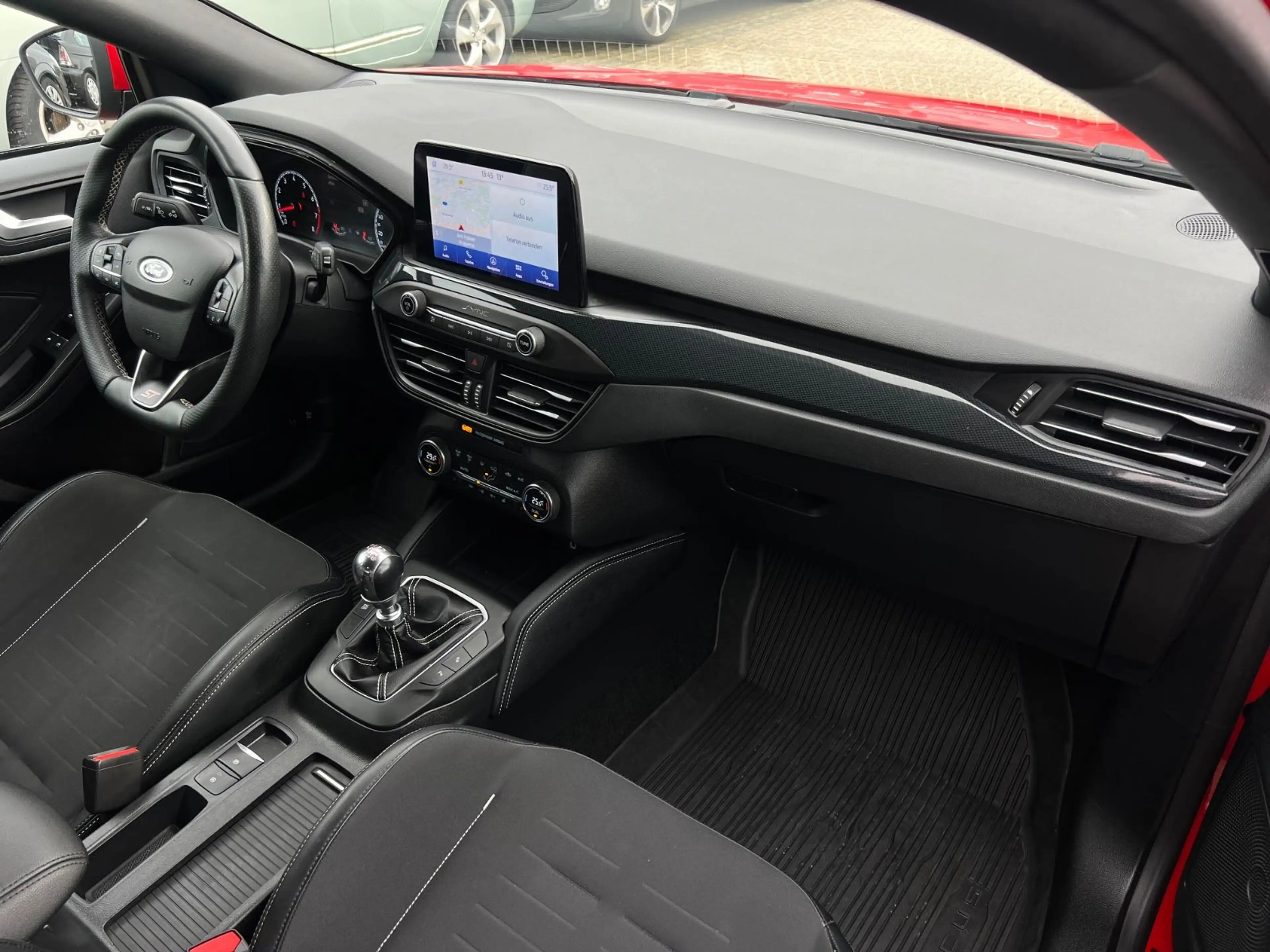 Ford Focus Lim. ST RECARO*NAVI*CAM*SPURH*STZH*LHZ — photo 8