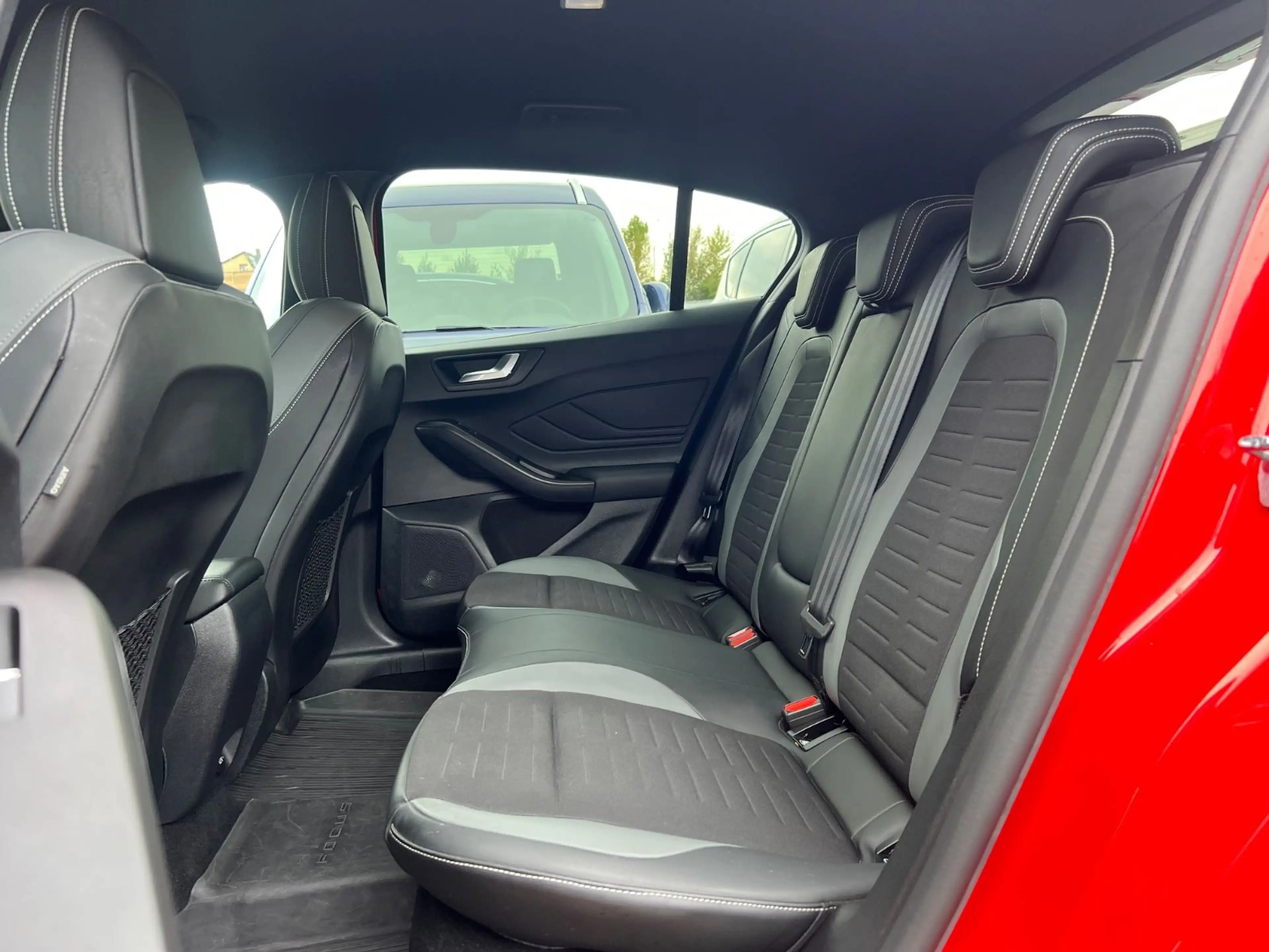 Ford Focus Lim. ST RECARO*NAVI*CAM*SPURH*STZH*LHZ — photo 5