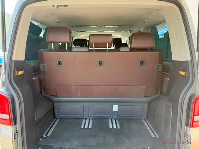 Volkswagen Transporter view 7