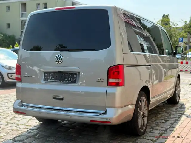 Volkswagen Transporter view 5