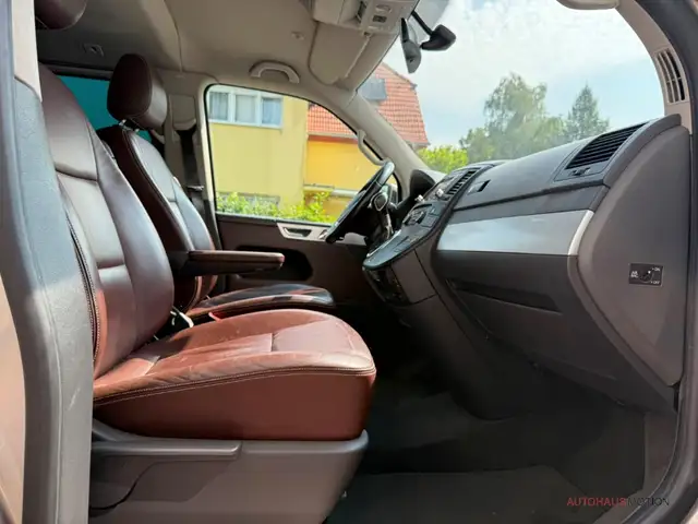 Volkswagen Transporter view 14