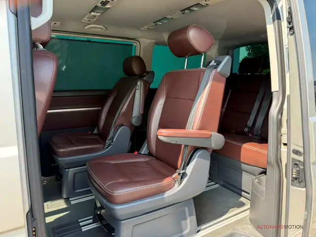 Volkswagen Transporter view 13