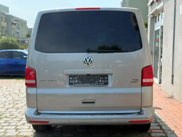 Volkswagen Transporter view 6