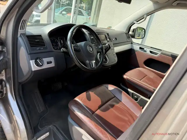Volkswagen Transporter view 12