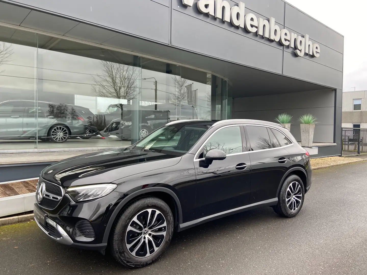 Mercedes-Benz GLC 200 Business Line verwarmd zetels avantgarde sfeerverl Zwart - 1