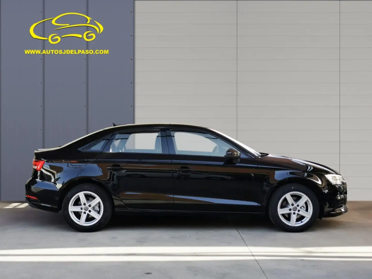 Audi A3 Sedán 1.5 TFSI COD EVO 110kW Noir - 2
