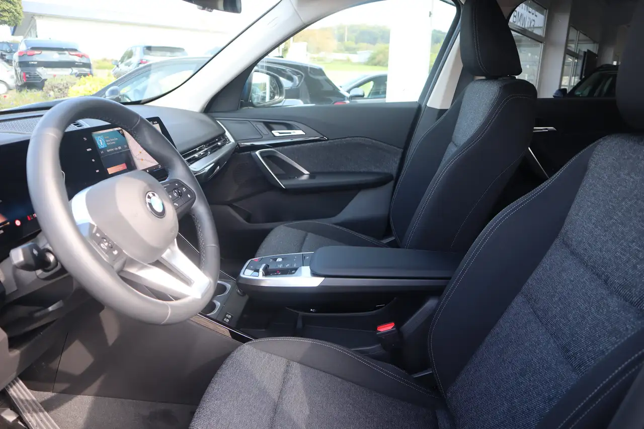 BMW X1 sDrive18i AHK/Komfortzugang/LHZ/LED/SHZ 5