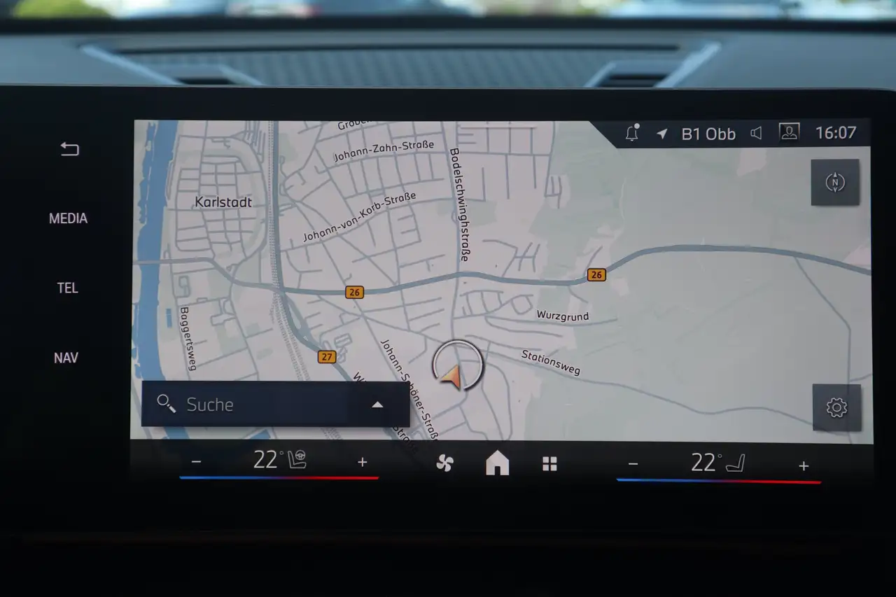 BMW X1 sDrive18i AHK/Komfortzugang/LHZ/LED/SHZ 9