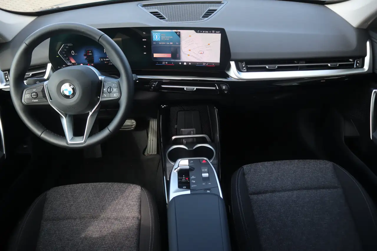 BMW X1 sDrive18i AHK/Komfortzugang/LHZ/LED/SHZ 7