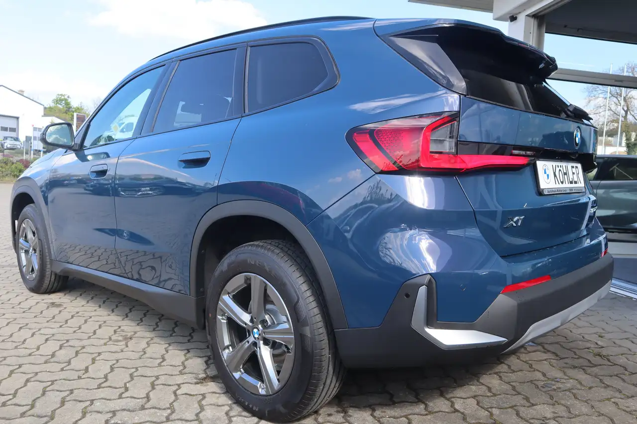 BMW X1 sDrive18i AHK/Komfortzugang/LHZ/LED/SHZ 3