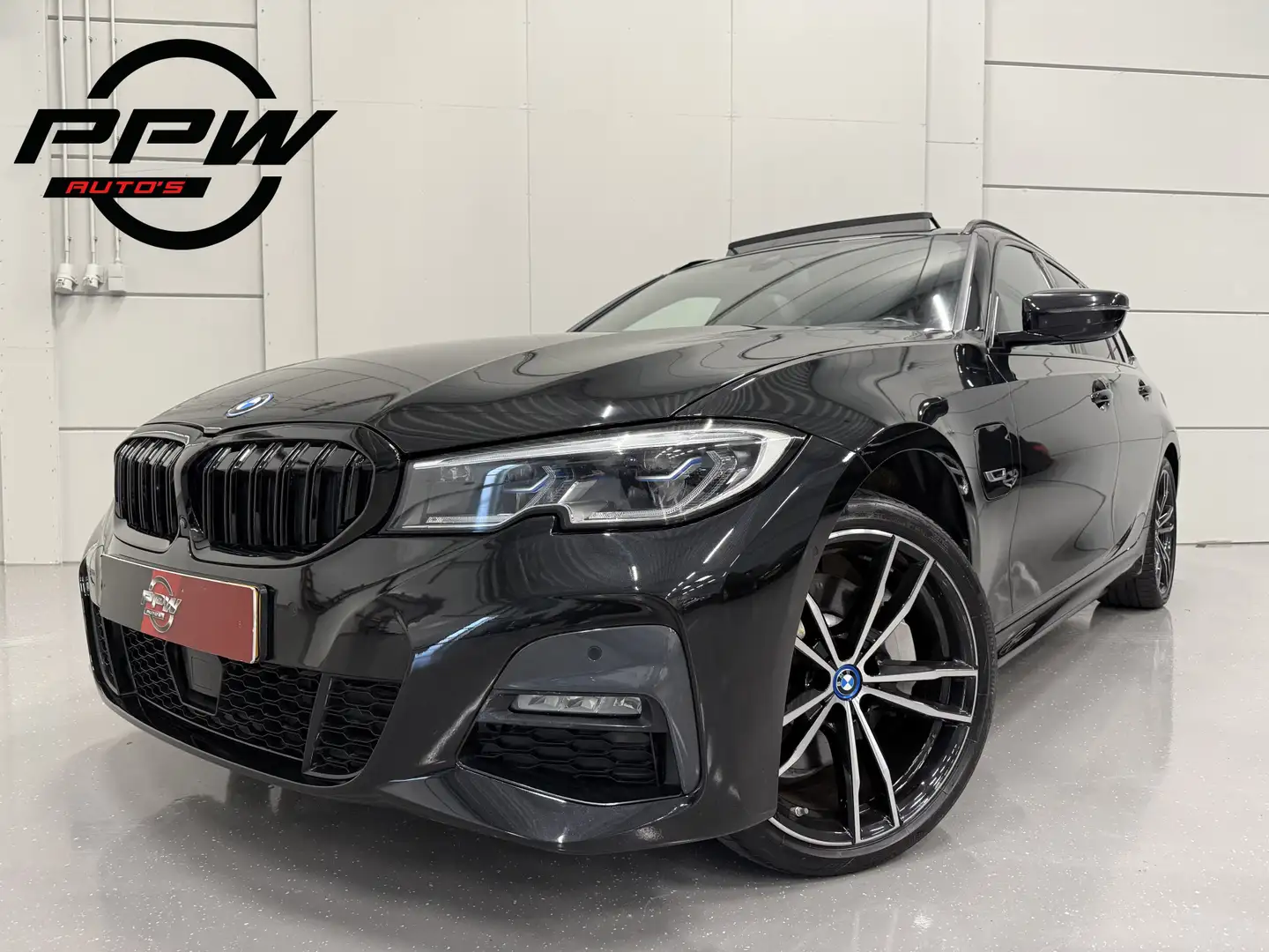 BMW 330 3-serie Touring 330e xDrive M-Sport PANO/LASER/360 Schwarz - 1