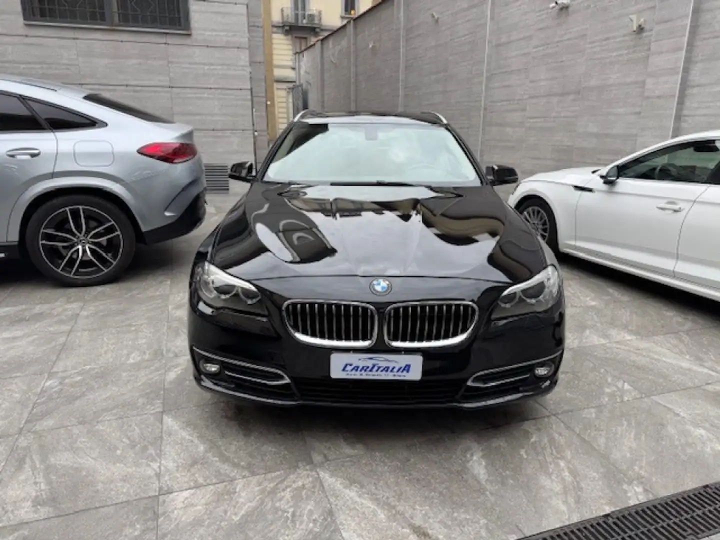 BMW 520 d xDrive Touring Luxury Nero - 2