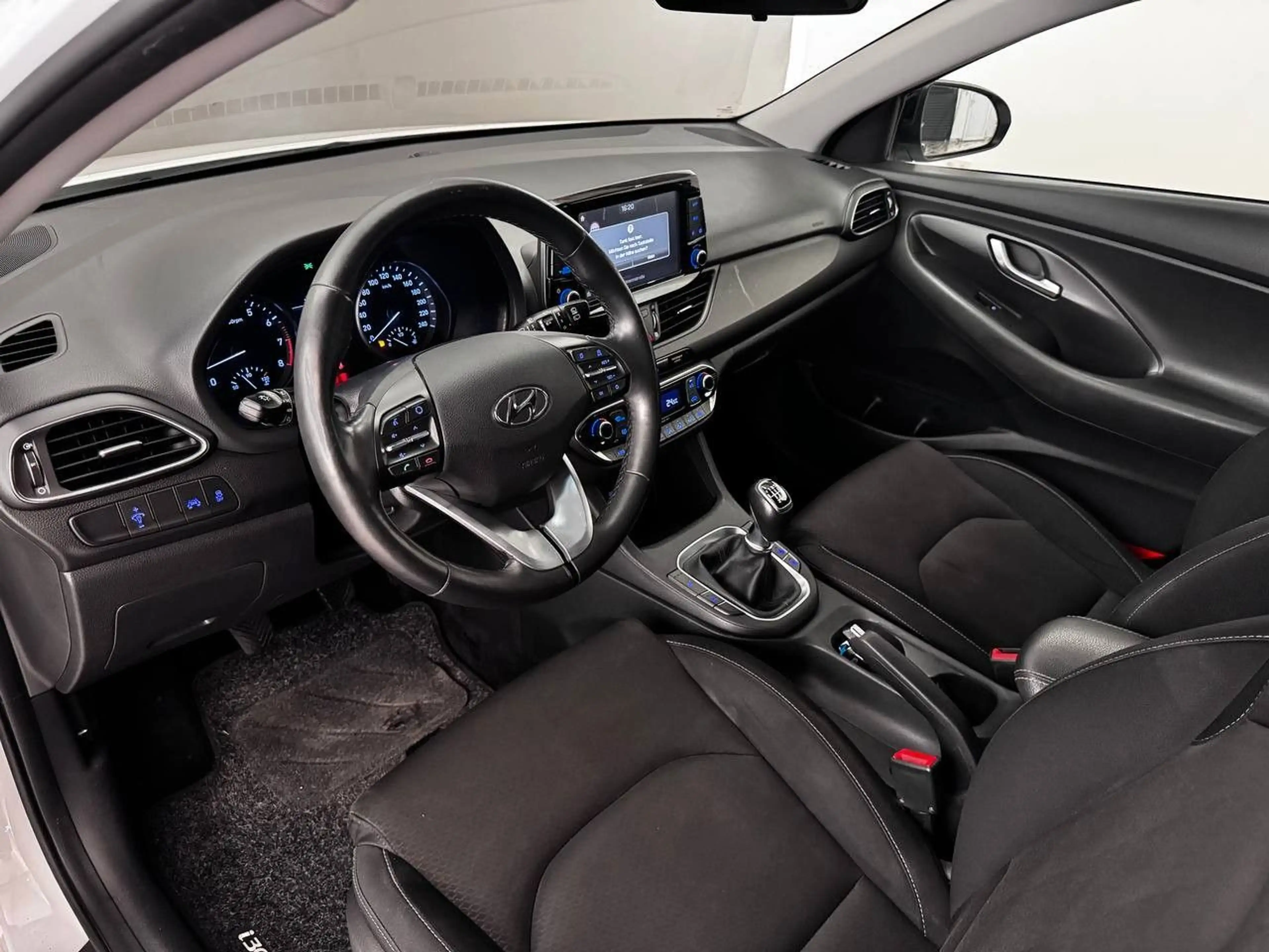 Hyundai i30 Intro Sonderausstattung — photo 9