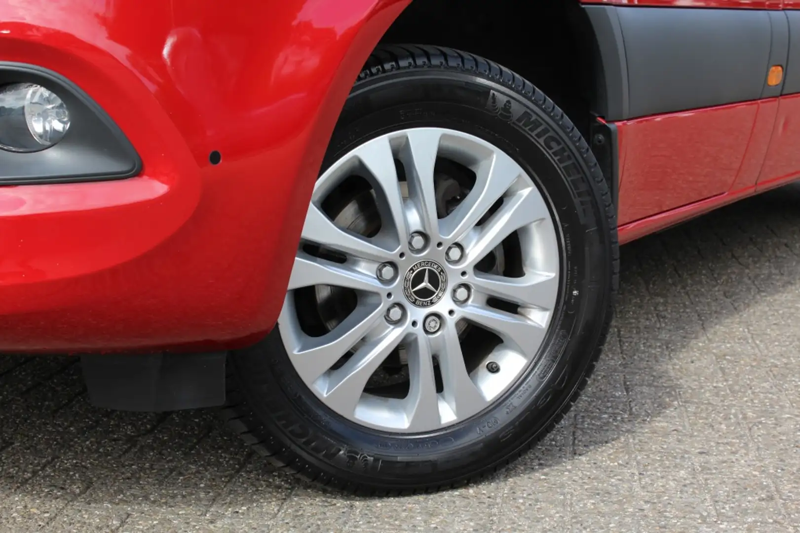 Mercedes-Benz Sprinter 319 3.0 CDI L2H2 DC/NAVI/STANDKACHEL/TREKHAAK/CAME Rood - 2