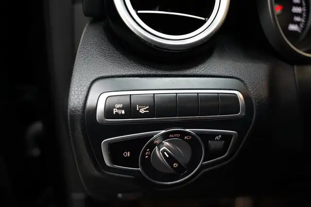 Mercedes-Benz GLC view 14