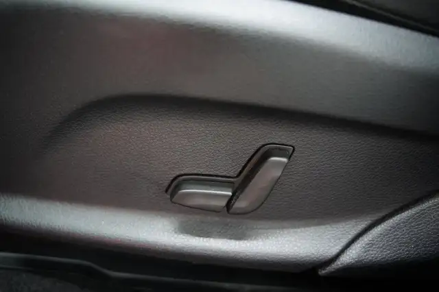 Mercedes-Benz GLC view 12