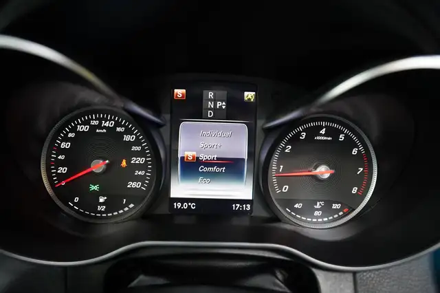 Mercedes-Benz GLC view 13