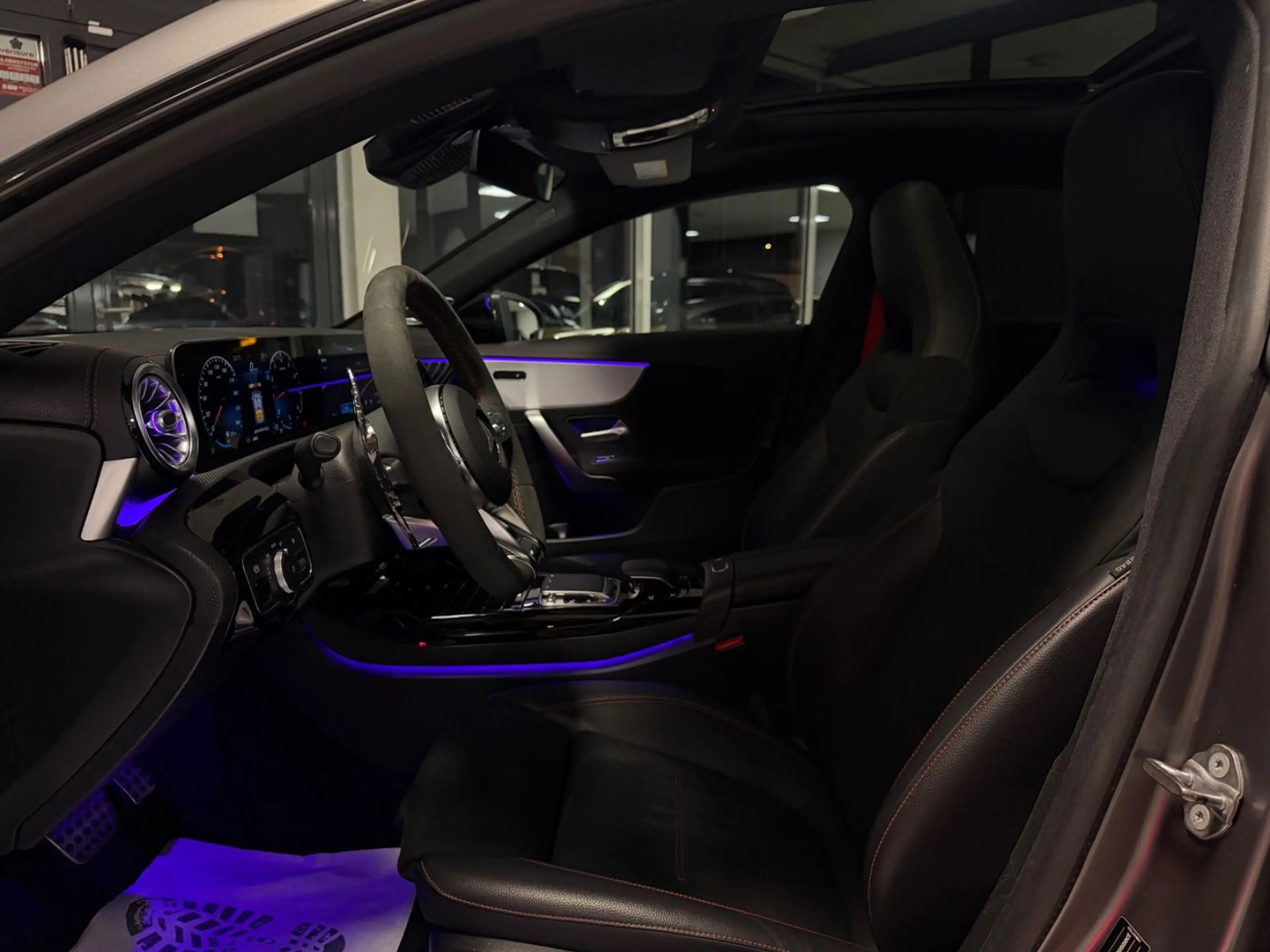Mercedes-Benz CLA 45 AMG 4M PANO BURMESTER MATT — photo 25