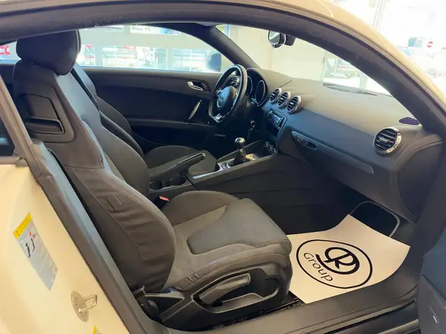 Audi TT view 11