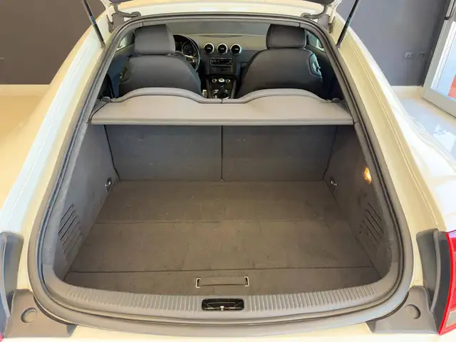 Audi TT view 10