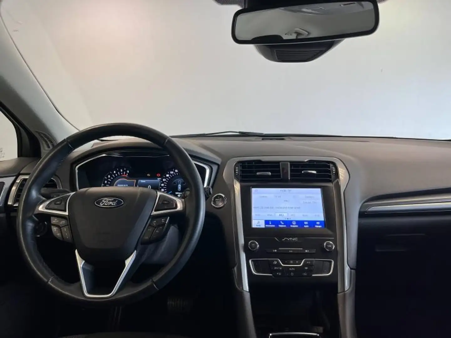 Ford Mondeo 2.0 TDCi 150ch Titanium PowerShift 5p Grau - 2