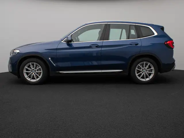 BMW X3 view 11