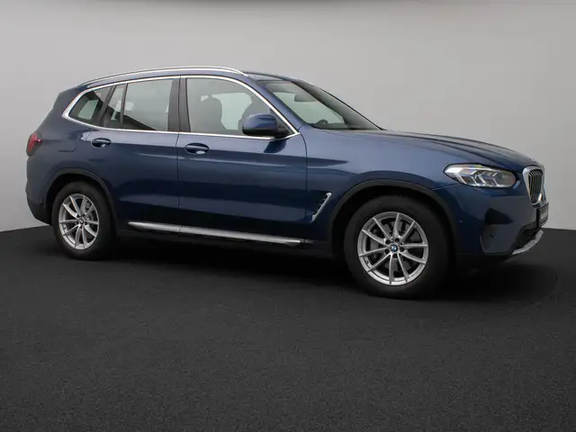 BMW X3 view 4