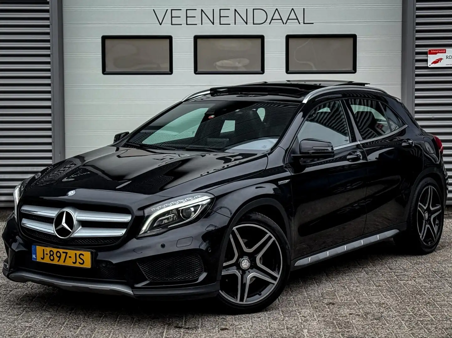 Mercedes-Benz GLA 220 GLA d 3X AMG PANO/SFEER/CAMERA/KEYLESS/EL. STOEL Schwarz - 2
