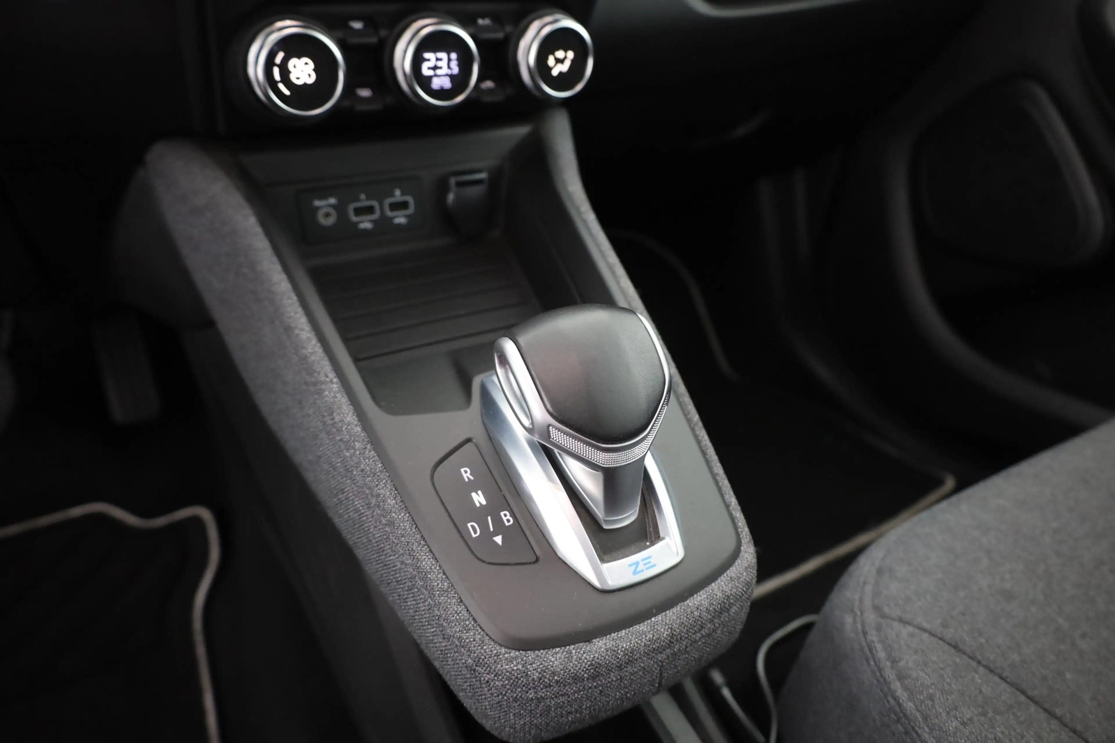 Renault ZOE Zoe Experience LED Navi Virtual Cockpit Tempomat — photo 13