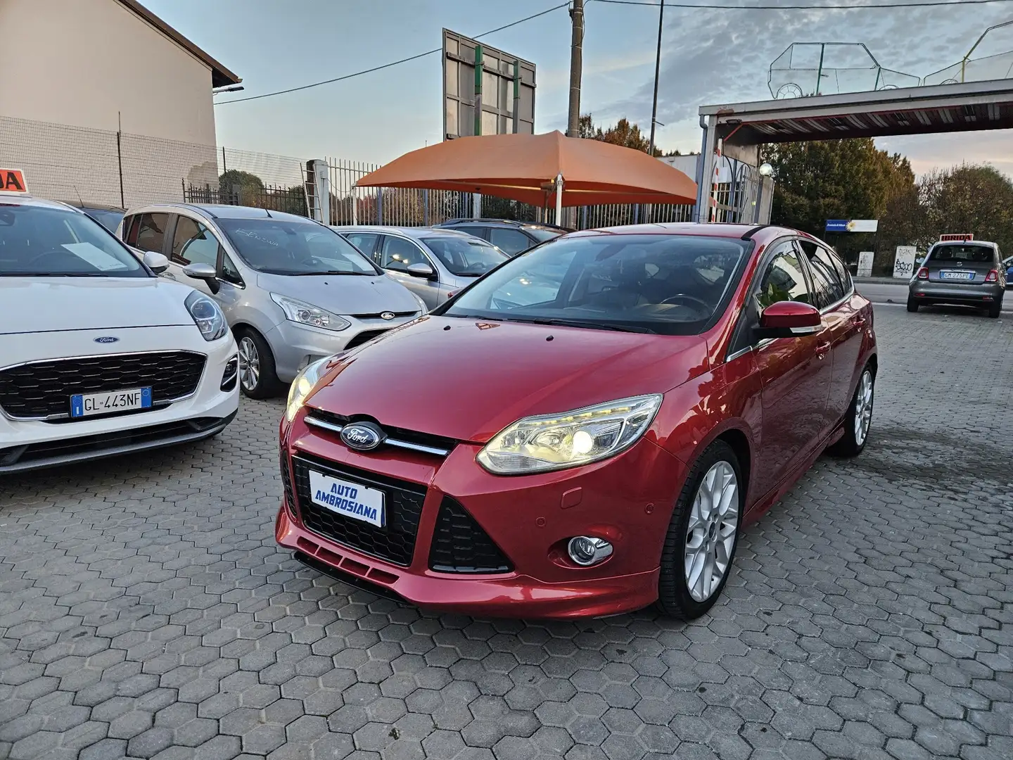Ford Focus Focus 5p 2.0 tdci Titanium dpf pelle Rojo - 1