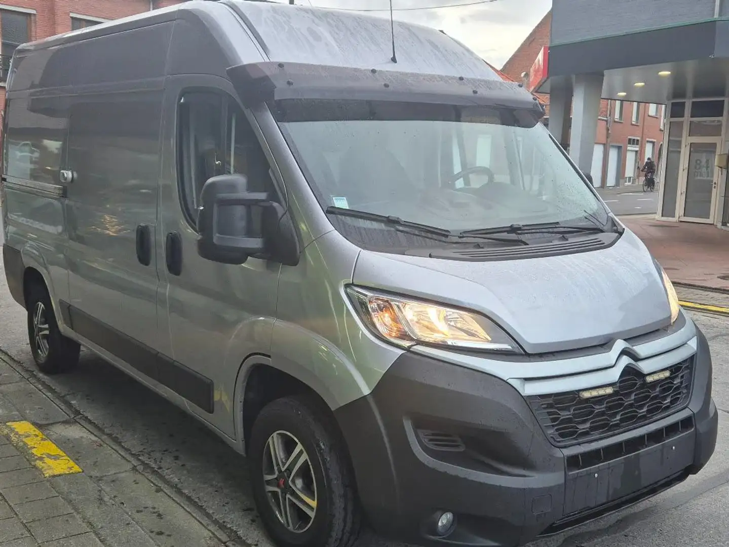 Citroen Jumper 2.2 BlueHDi L2H2 srebrna - 2