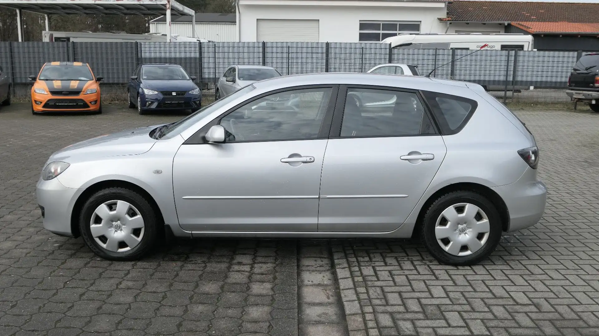 Mazda 3 Lim. 1.6 Sport Active Stříbrná - 2