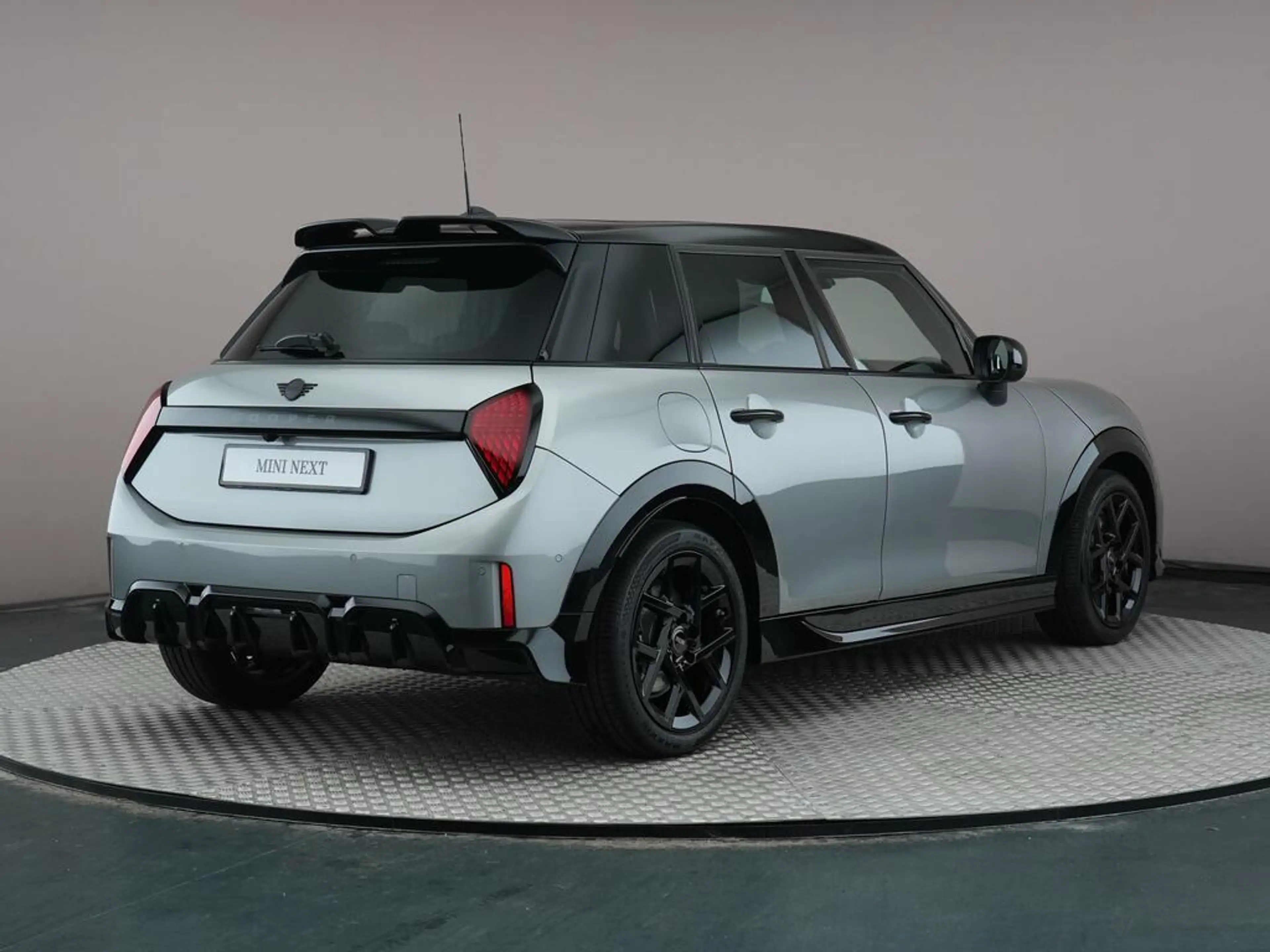 MINI Cooper C 5-Deurs | Pakket M + John Cooper Works Uitvoering — photo 2