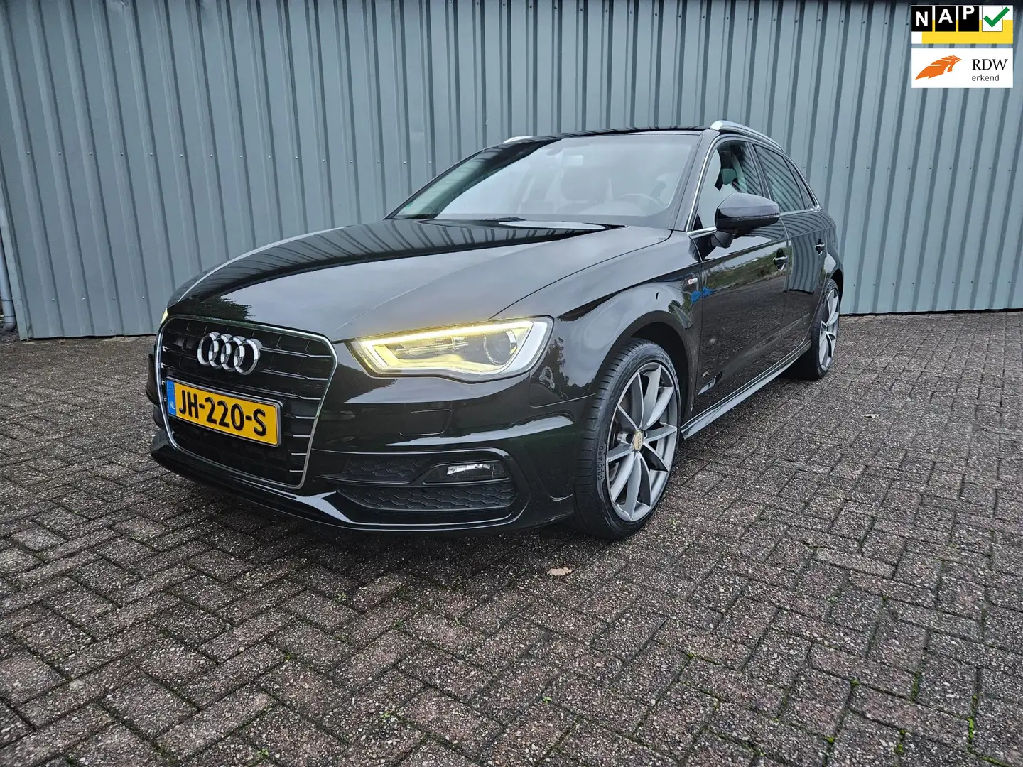 Audi A3 Sportback 1.2 TFSI Adrenalin S-Line 110Pk Navi led Zwart - 1