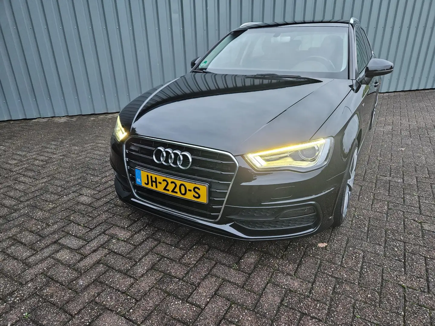 Audi A3 Sportback 1.2 TFSI Adrenalin S-Line 110Pk Navi led Zwart - 2