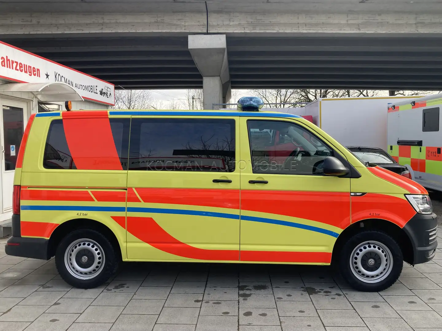 Volkswagen T6 Kombi 2.0 TDI DSG Ambulanz Ambulance Kommando GEPFLEGT!! Gelb - 2