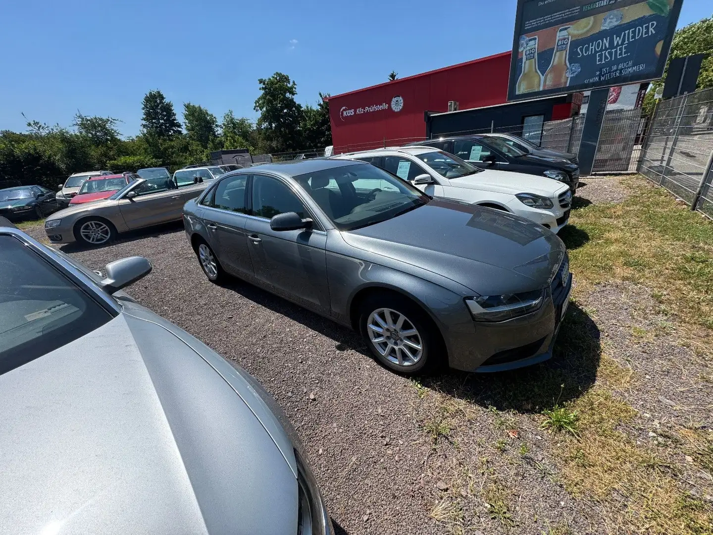 Audi A4 mit 60000 Or. Gesamtlaufleistung Grau - 2