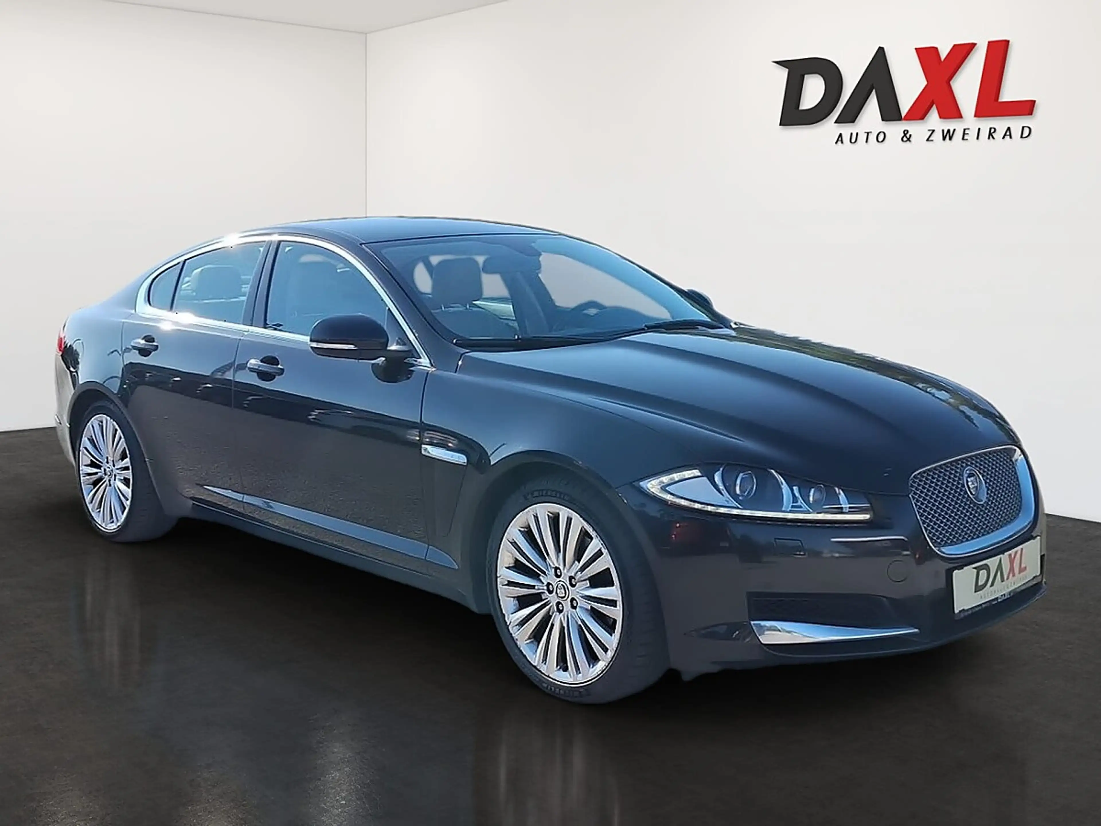 Jaguar XF 2,2 Diesel Luxury — photo 3