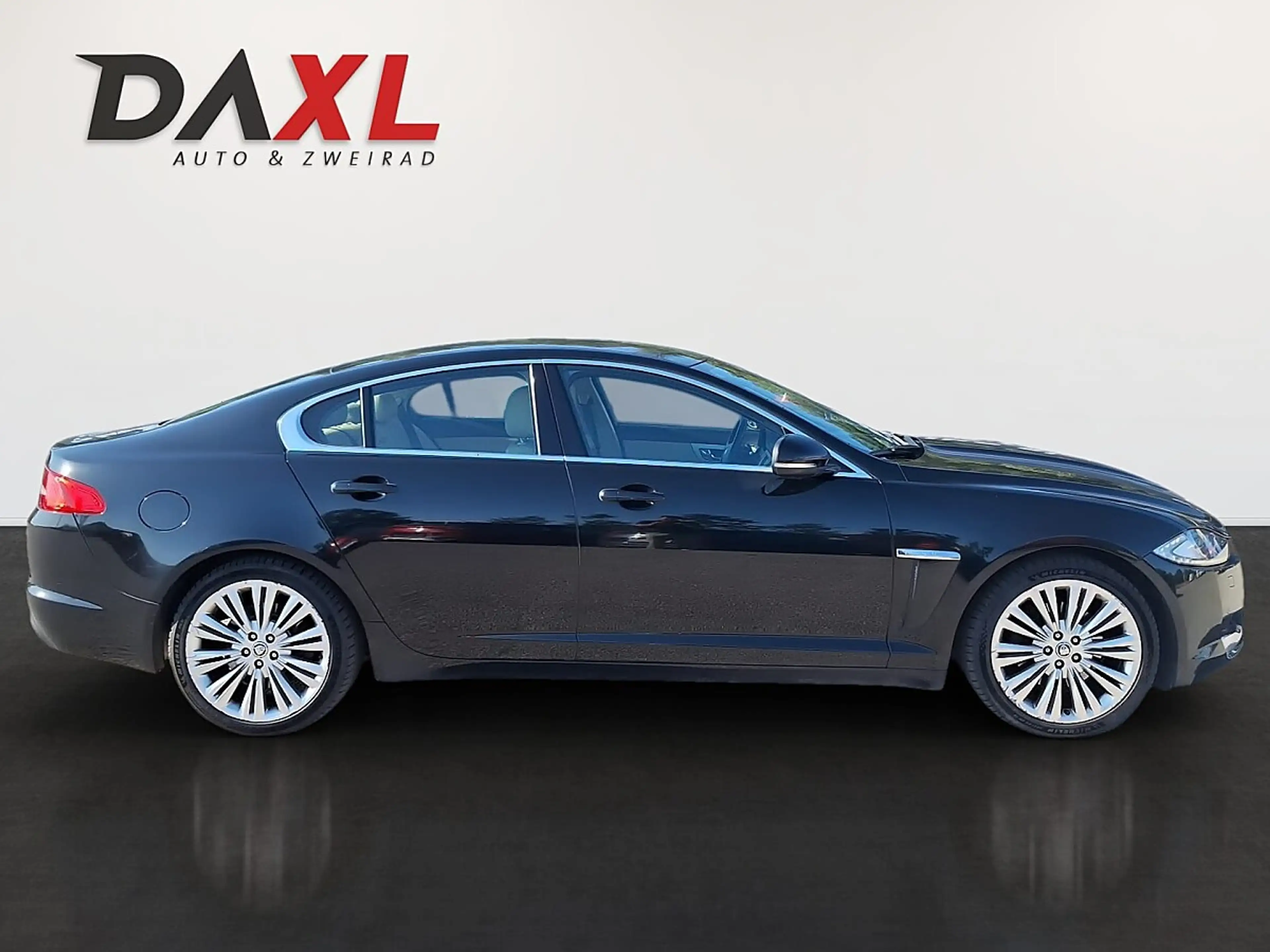 Jaguar XF 2,2 Diesel Luxury — photo 4