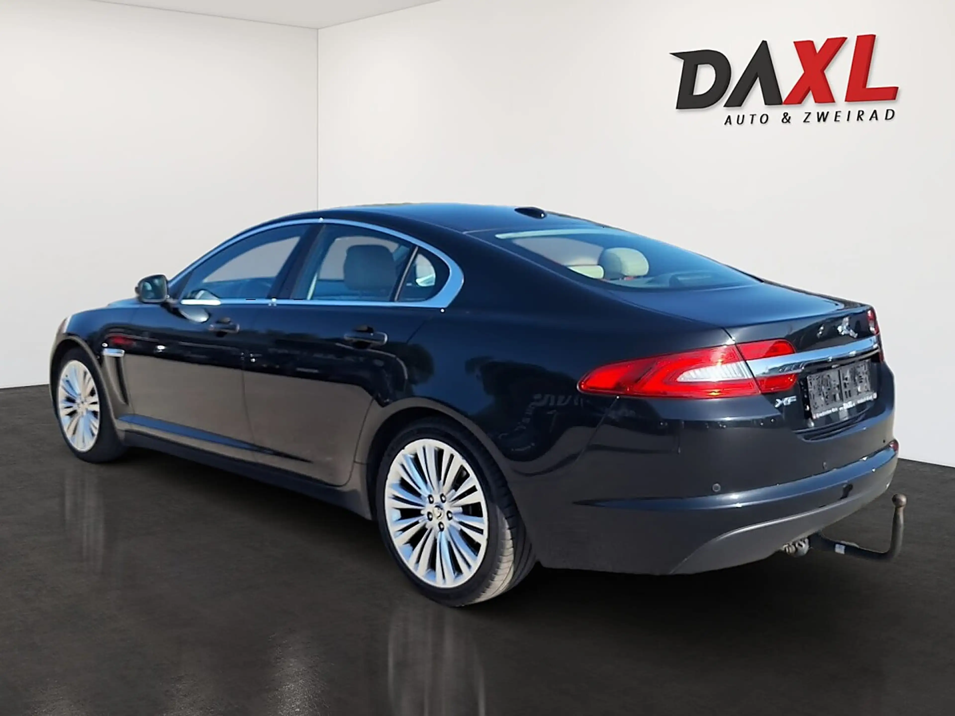 Jaguar XF 2,2 Diesel Luxury — photo 6