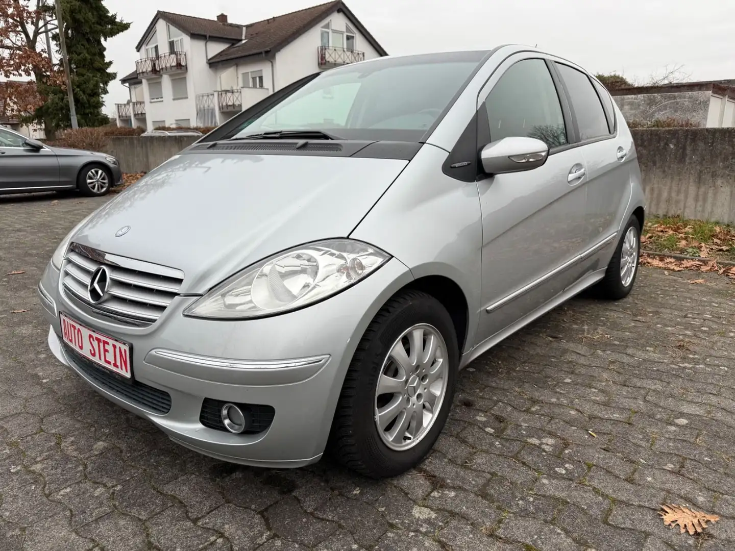 Mercedes-Benz A 150 *KLIMA*MULTI*SHZ*8-FACHBEREIFT* Argent - 1