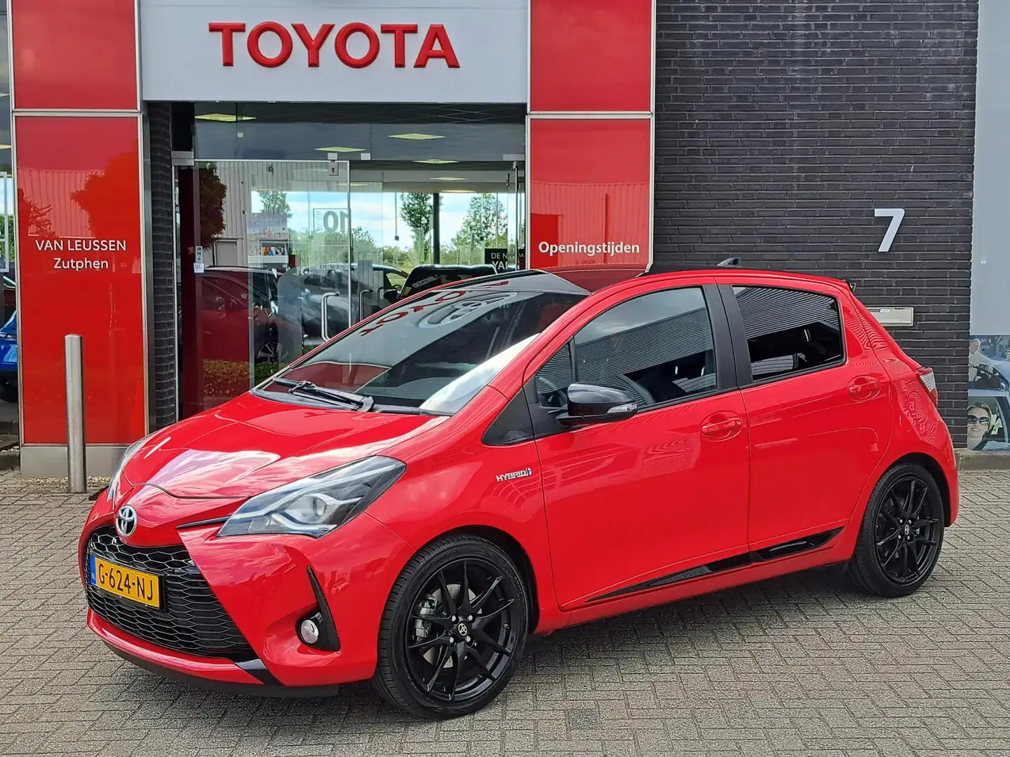 Toyota Yaris 1.5 Hybrid GR-Sport BI-TONE LUXE BEKLEDING ZWARTE Rood - 1