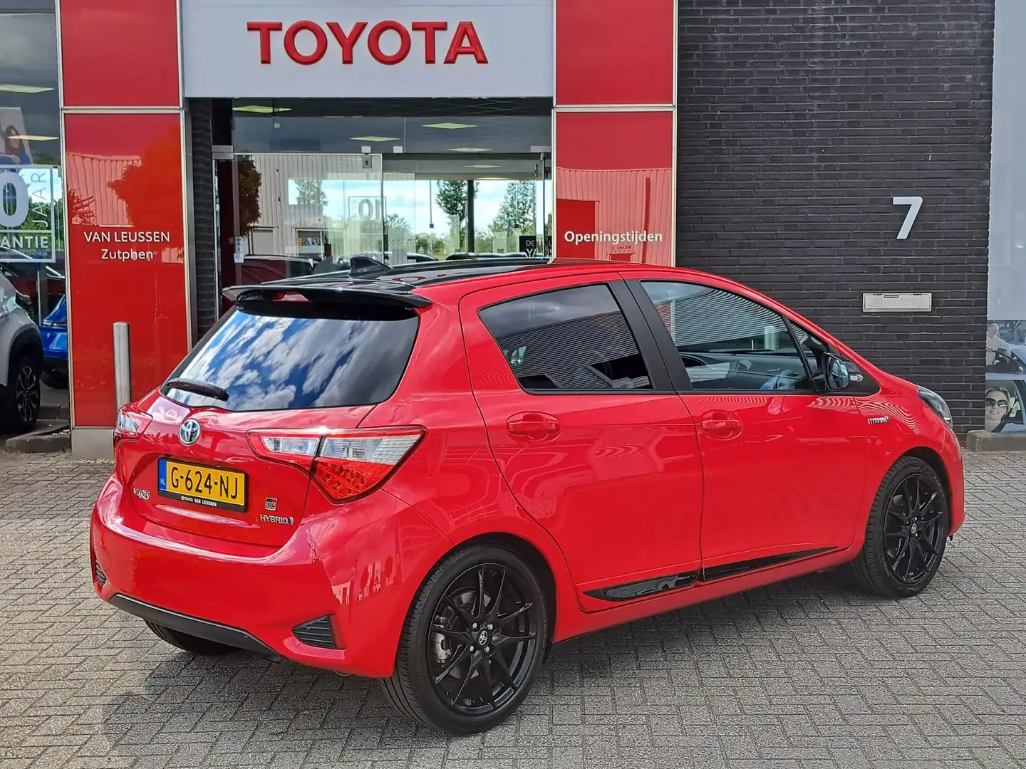 Toyota Yaris 1.5 Hybrid GR-Sport BI-TONE LUXE BEKLEDING ZWARTE Rood - 2