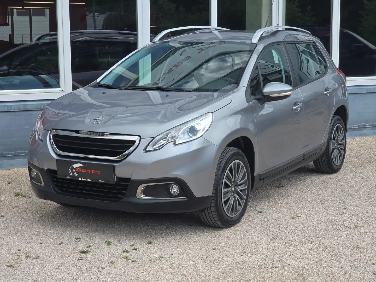 Peugeot 2008 Active 1,2 Grau - 2