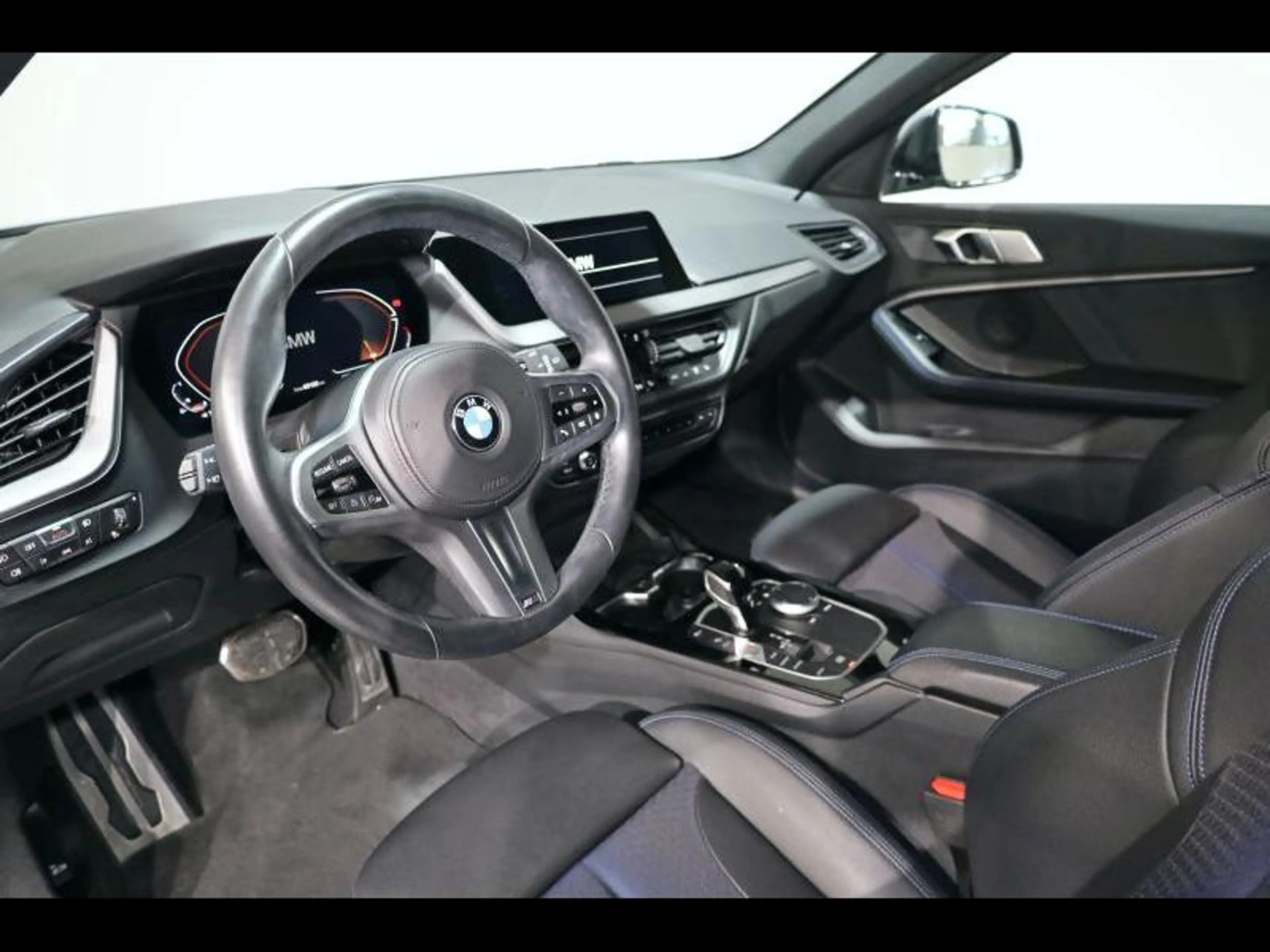BMW 118 i Hatch Kit M Sport — photo 7