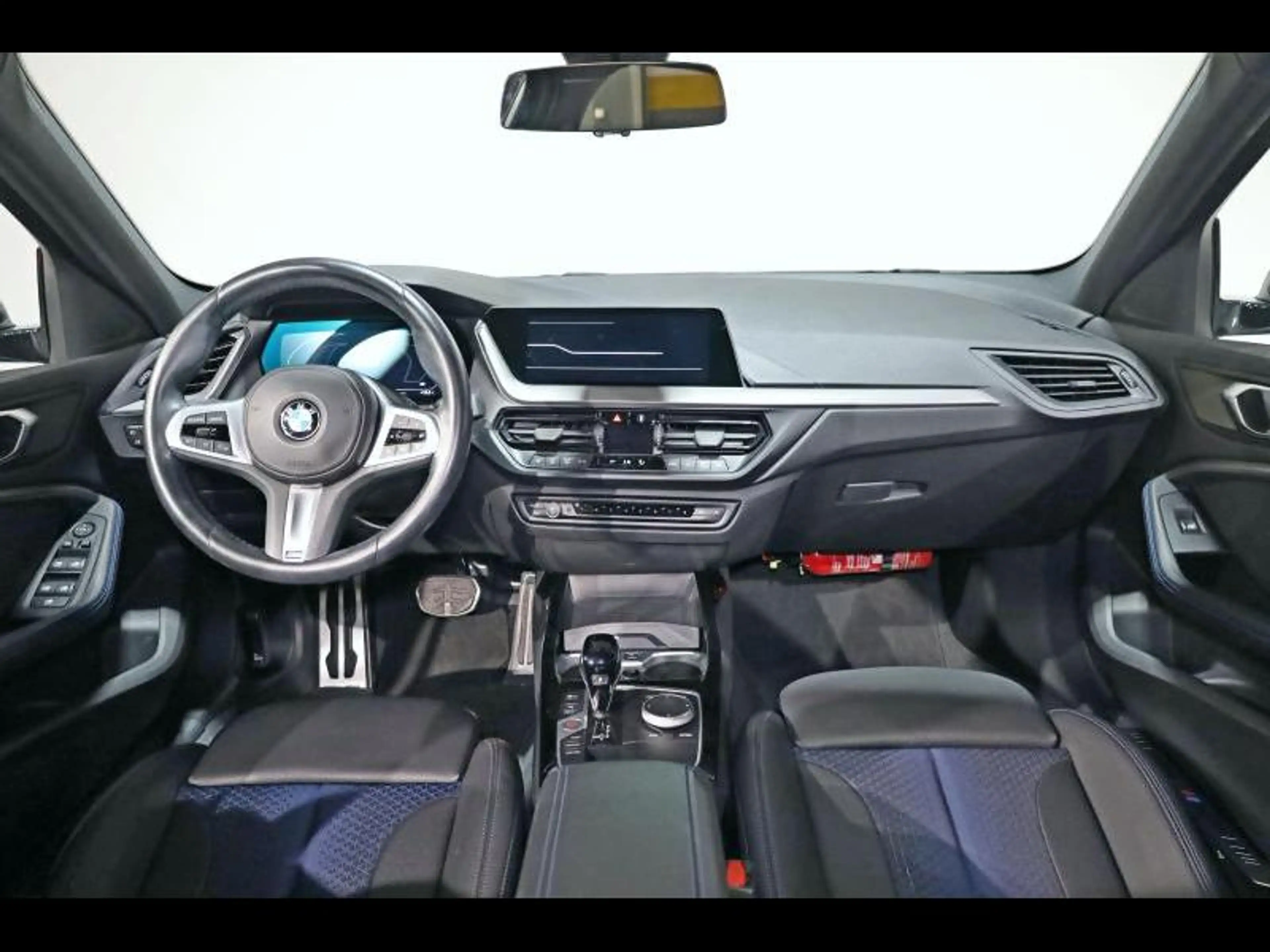 BMW 118 i Hatch Kit M Sport — photo 8