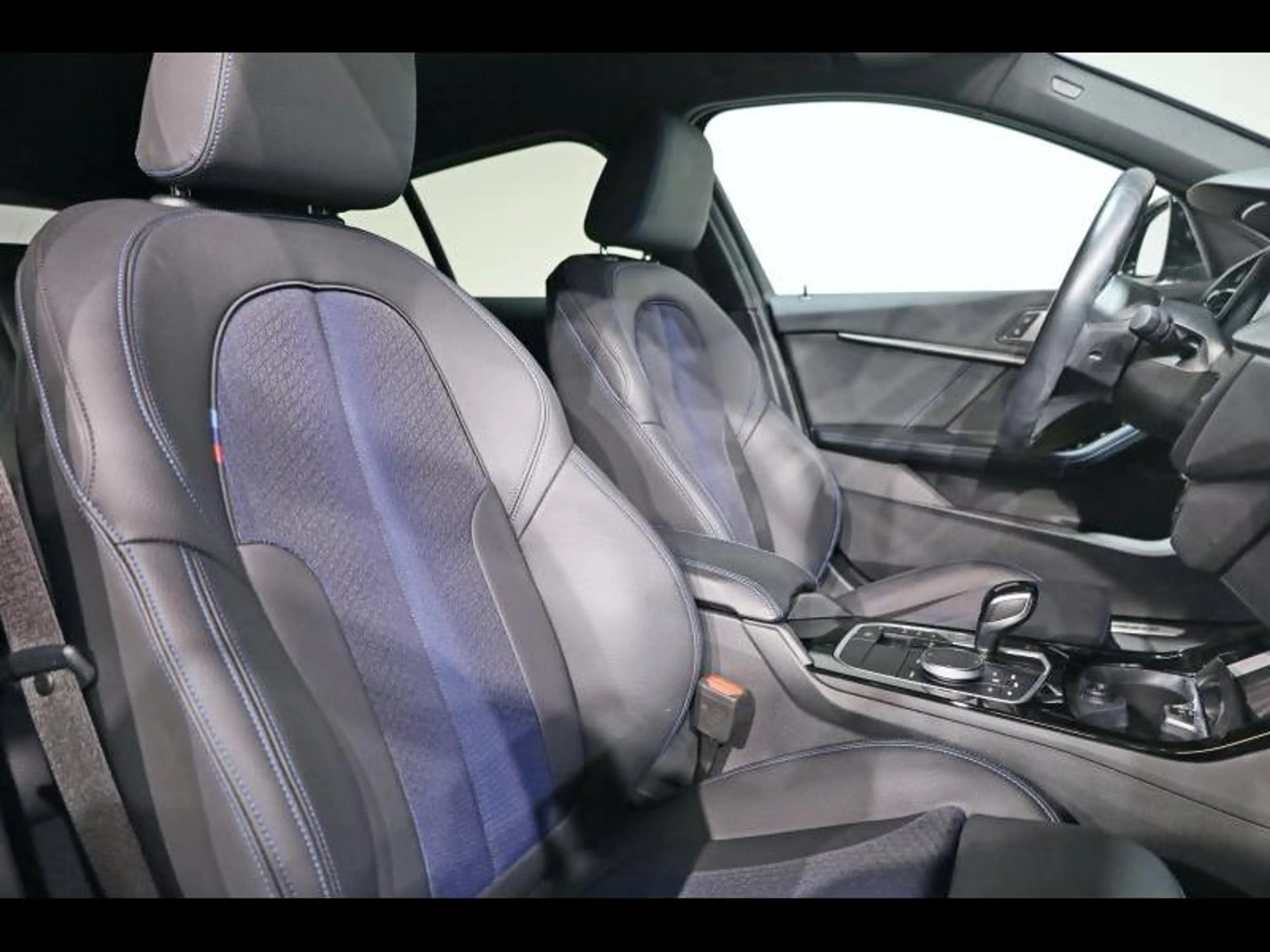 BMW 118 i Hatch Kit M Sport — photo 12